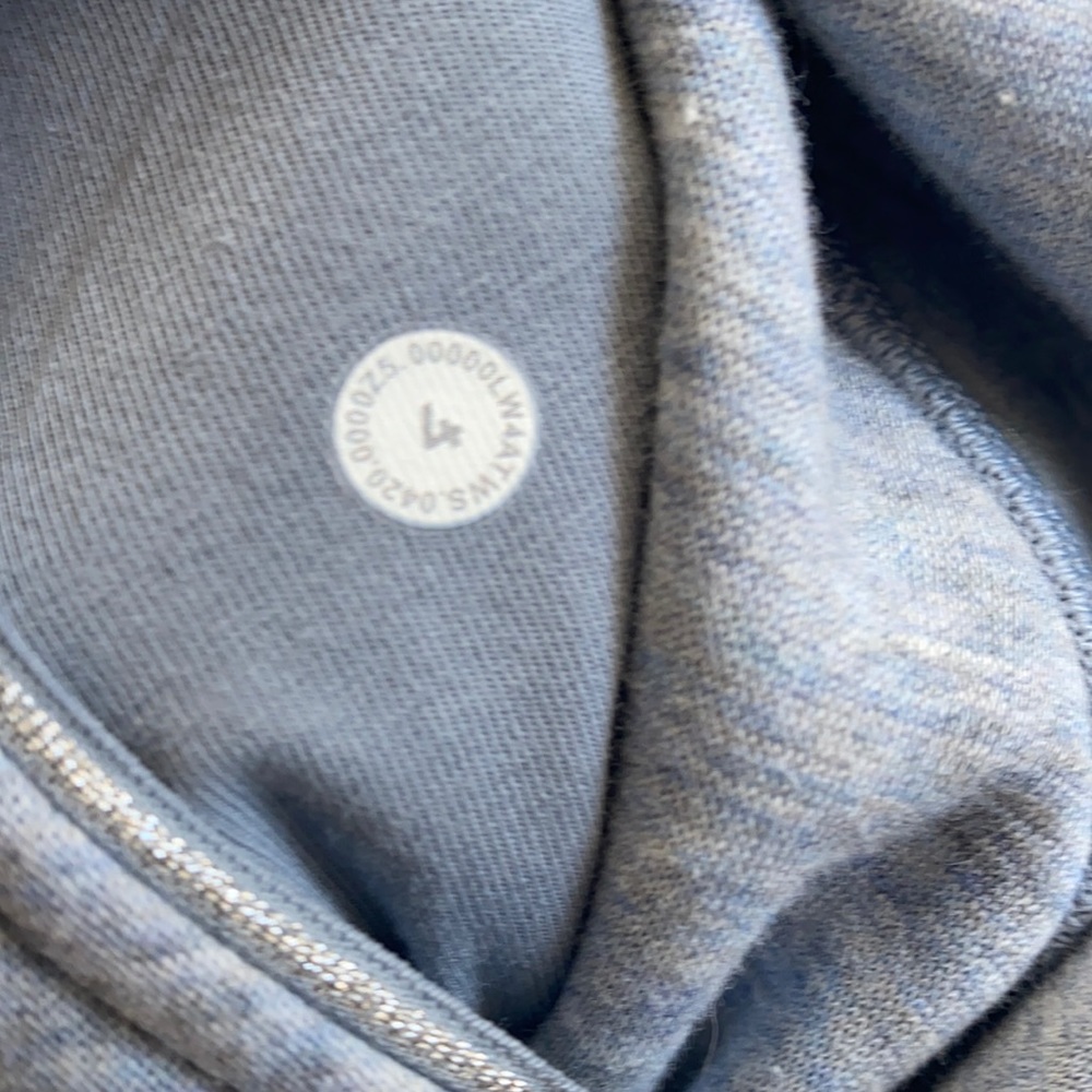 â¤ď¸ Lululemon Scuba Hoodie *Plush
Heathered Chambray NWOT - Picture 2 of 14